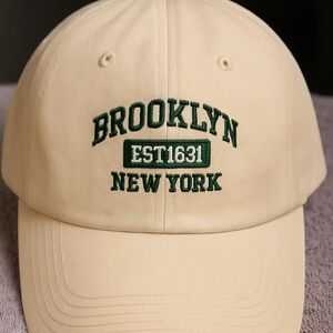 Brooklyn New York Beige Baseball Cap – Adjustable